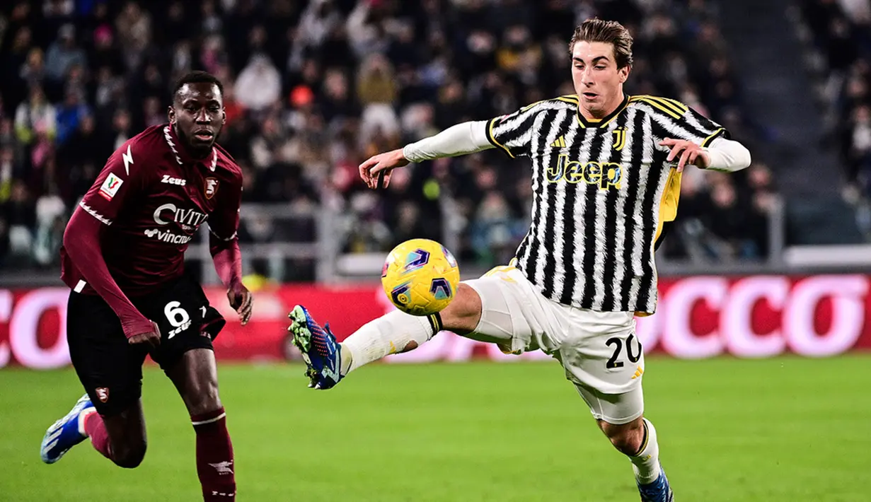 Juventus kemudian berbalik unggul melalui gol Cambiaso. Kedudukan 2-1 bertahan hingga babak pertama usai. (Marco Alpozzi/dpa via AP)
