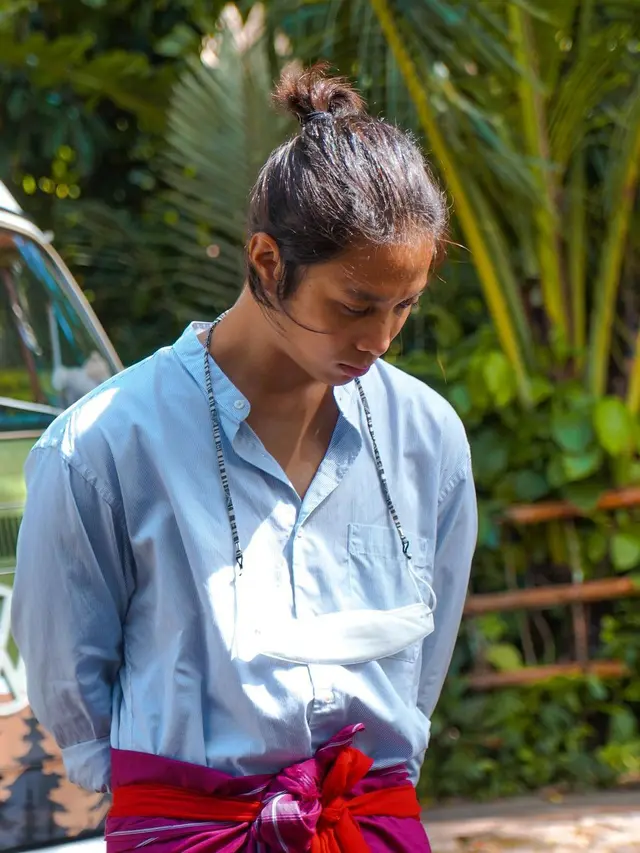 Jadi Ciri Khas, 7 Potret Dikta Tanpa Kacamata Ini Bikin Pangling Netizen