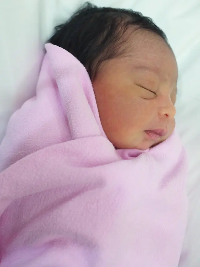 [Bintang] Anak Ketiga Shireen Sungkar dan Teuku Wisnu.
