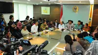 Koalisi Merah Putih mengadakan rapat membahas Hak Interpelasi yang akan mereka gulirkan terkait kenaikan BBM bersubsidi, Jakarta, Senin (24/11/2014). (Liputan6.com/Andrian M Tunay)