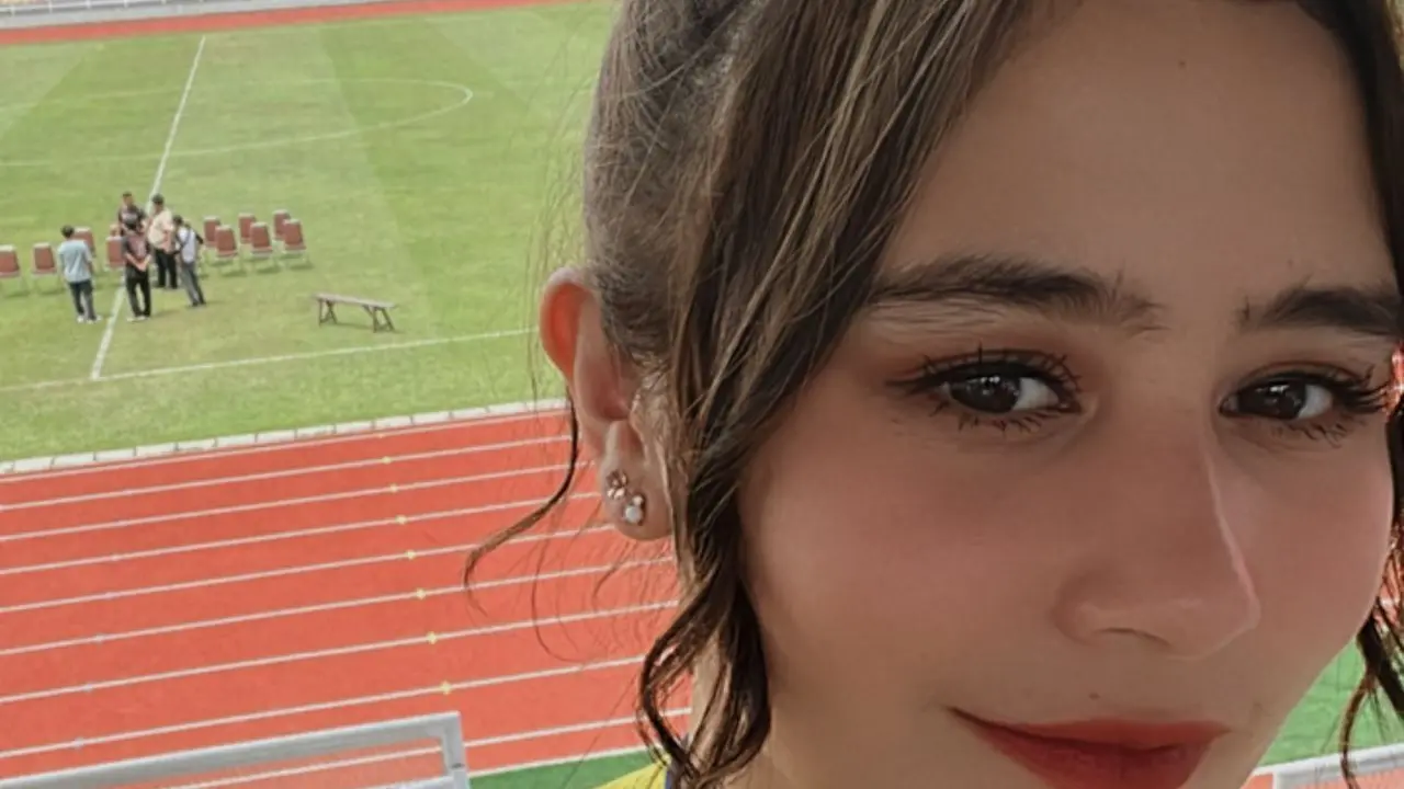 Prilly Latuconsina membeli Persikota Tangerang.