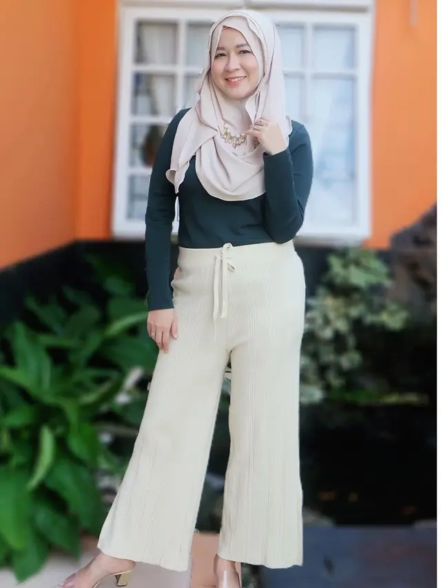 Jarang Tersorot, Ini 7 Potret Terbaru Okie Agustina yang Makin Menawan