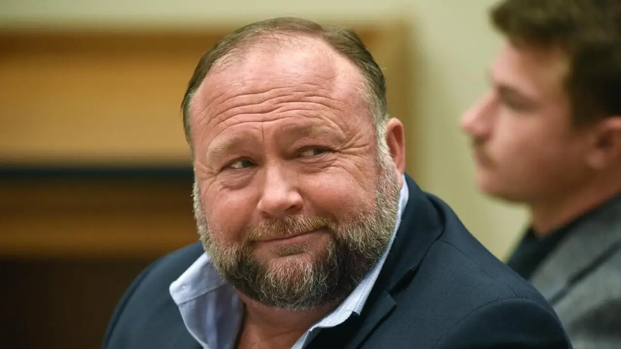 Potret Alex Jones