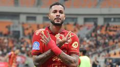 Penyerang andalan Persija Jakarta, Maxwell Souza melakukan selebrasi usai mencetak gol penentu kemenangan atas PSM Makassar pada pekan ke-22 BRI Super League 2025/2026 yang digelar di Jakarta International Stadium, Jumat (20/2) malam WIB. (Bola.com/Abdul Aziz)