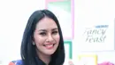 Kartika Putri adalah salah satu artis Indonesia yang punya bibir seksi menawan. Wanita yang dikenal karena berlogat Tegal ini juga punya wajah yang manis. (Adrian Putra/Bintang.com)