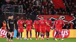 Paris Saint-Germain (PSG) tampil menggila di markas Bayer Leverkusen dalam laga matchday ketiga Liga Champions 2025/2026, Rabu (22/10) dini hari WIB. Bermain tandang, Les Parisiens menang telak 7-2 atas tuan rumah Bayer Leverkusen. (FRANCK FIFE/AFP)