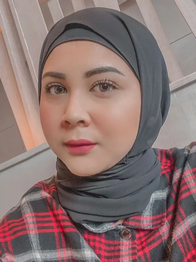 FOTO: Gaya Hijab Kesha Ratuliu, Cantik Memukau dan Simpel