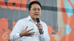 Kepala Badan Ekonomi Kreatif, Triawan Munaf menjadi pembicara saat acara Pesta Pendidikan dalam rangka memperingati Hari Pendidikan Nasional di RPTRA Kalijodo, Jakarta, Selasa (2/5). Liputan6.com/Yoppy Renato)