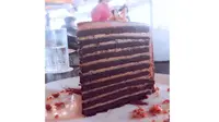 Cake cokelat 20 lapis, menu andalan LAVO Singapura yang dipesan Bella Hadid dan The Weeknd. (Liputan6.com/Fitri Haryanti Harsono)