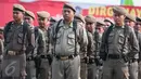 Personel Satuan Polisi Pamong Praja (Satpol PP) berbaris saat mengikuti upacara hari ulang tahun Satpol PP dan Satuan Perlindungan Masyarakat (Satlinmas) di Jakarta, Kamis (27/4). (Liputan6.com/Gempur M. Surya)