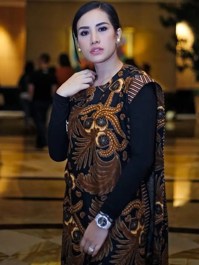 Pernah Jadi Istri Siri Jendral, Ini 6 Potret Terbaru Shinta Bachir yang Lepas Hijab