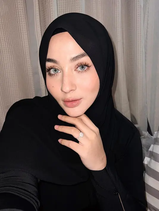 "Sebenernya sudah dari pulang umroh aja sih. Kayak rasanya kalau dibuka lagi, kayak malu saja gitu," kata Margin dalam video yang diunggah kanal YouTube KH Infotaiment. [Instagram/marginw]