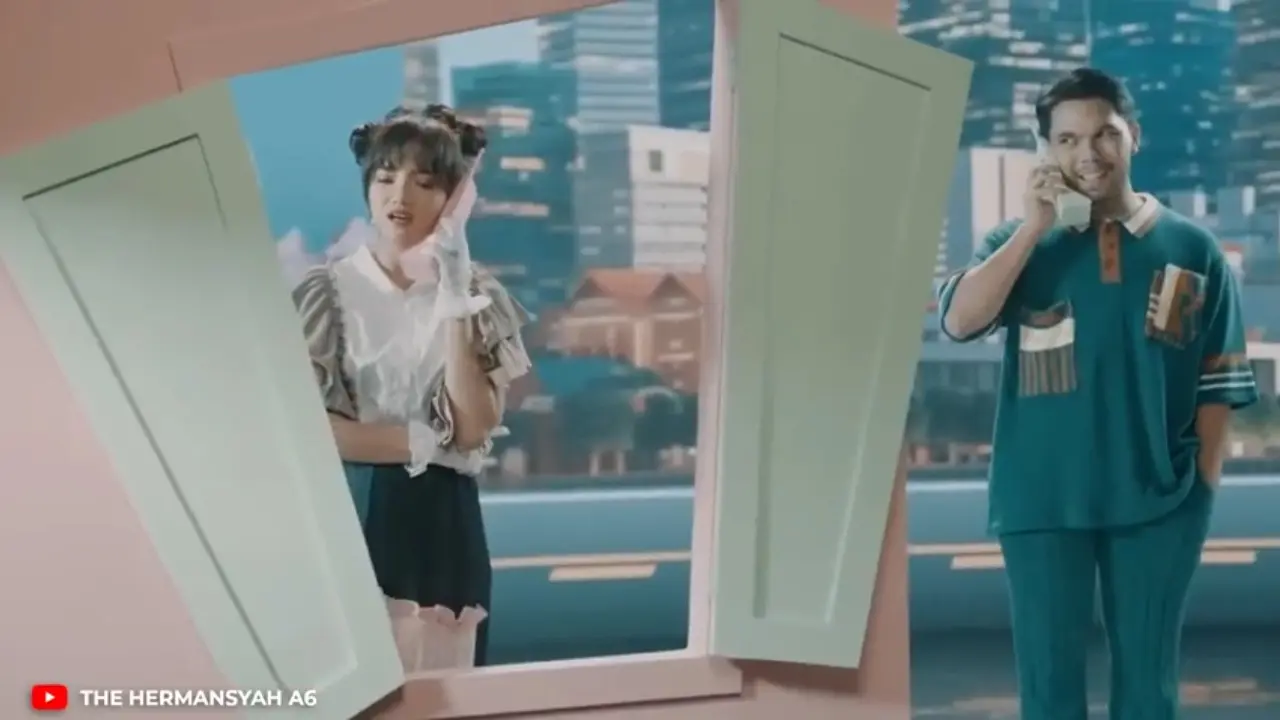 Aksi Fuji dan Thariq Halilintar di MV Ashanty Bye Mantan (Foto: youtube The A6 Hermansyah)