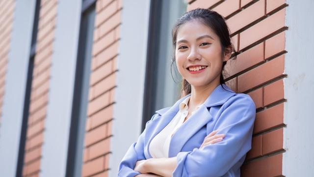 bahagia tersenyum bekerja karier mandiri