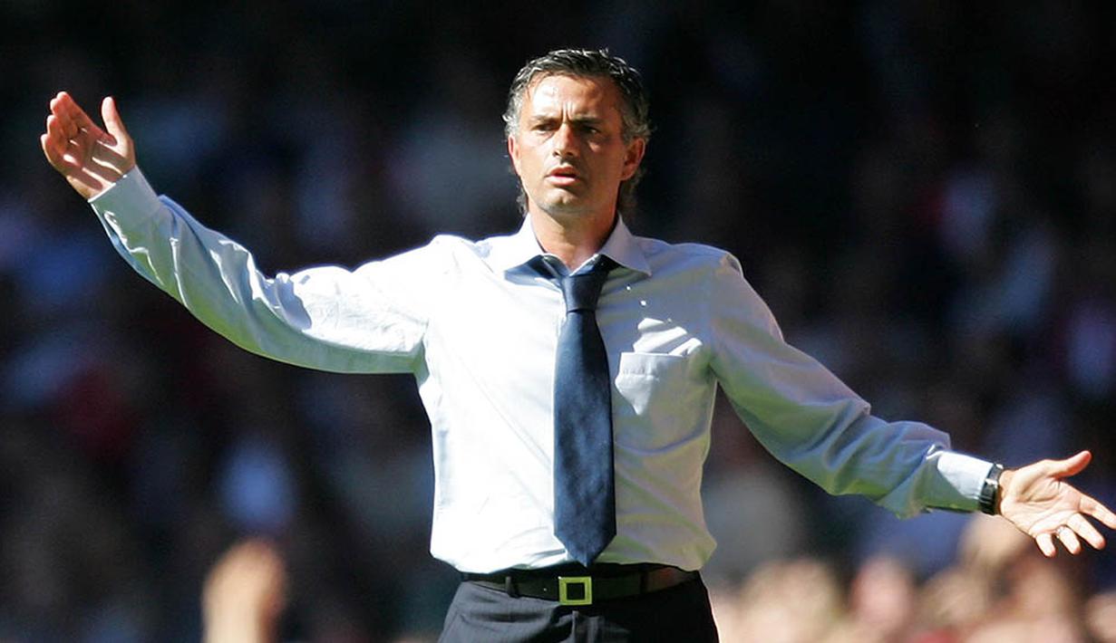 2. Jose Mourinho (2004-2007), 67% - Ini adalah moment emas Chelsea, Mourinho berhasil memberikan lima trophy dalam kurun tiga musim. The Blues berhasil mendominasi Liga Premier Inggris. (AFP/John Mchugh)