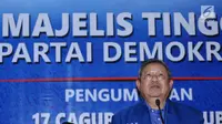 Ketua Umum Partai Demokrat, Susilo Bambang Yudhoyono saat mengumumkan nama bakal Cagub-Cawagub yang akan diusung pada Pilkada 2018, Jakarta, Minggu (7/1). Majelis Tinggi Partai Demokrat mengumumkan 17 pasang nama. (Liputan6.com/Helmi Fithriansyah)