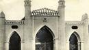 Gapura Masjid Keraton Solo di era 1900an ini masih memiliki bentuk yang serupa hingga kini. (Source: Twitter/@potretlawas)