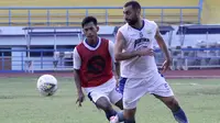 Artur Gevorkyan, pemain asing Persib Bandung. (Bola.com/Erwin Snaz)