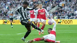 Arsenal meraih kemenangan krusial di pertandingan pekan keenam Premier League musim 2025/2026. Bertamu ke markas Newcastle, The Gunners sukses menang dengan skor tipis 1-2. (AP Photo/Jon Super)