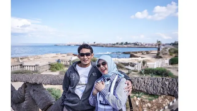 Selalu Mesra, Ini 8 Momen Kebersamaan Sandiaga Uno dan Istri yang Jarang Tersorot