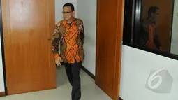 Didik Purnomo saat memasuki ruang sidang lanjutan di Pengadilan Tipikor, Jakarta, Senin (30/3/2015). Sidang mengagendakan pembacaan nota pembelaan kasus korupsi pengadaan driving simulator. (Liputan6.com/Herman Zakharia)