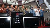 Peluncuran KIK DINFRA di BEI oleh Menteri BUMN, Rini M. Soemarno dan disaksikan oleh jajaran deputi Kementerian BUMN, Direksi PT Jasa Marga dan PT Mandiri Manajemen Investasi.