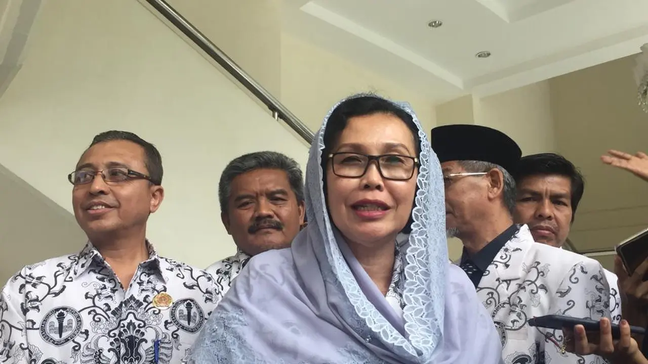 Ketua Umum PGRI Unifah Rosyidi