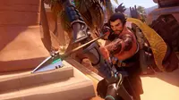 Setelah Pisang, Gamer Ini Main Gim Overwatch Pakai Busur 