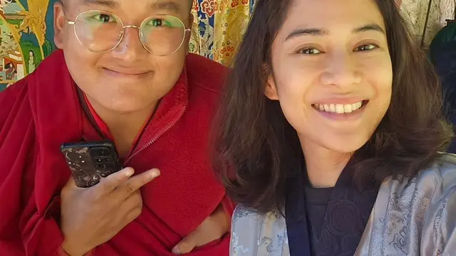 Dian Sastrowardoyo Liburan Bareng ke Bhutan. [@therealdisastr]