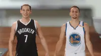 Dua bintang NBA, Jeremy Lin (Brooklyn Nets/kiri) dan Stephen Curry (Golden State Warriors), tampil dalam iklan televisi animasi "Secret Envelope" dalam rangka perayaan Tahun Baru Imlek 2017. (Bola.com/Twitter/yomyomf)