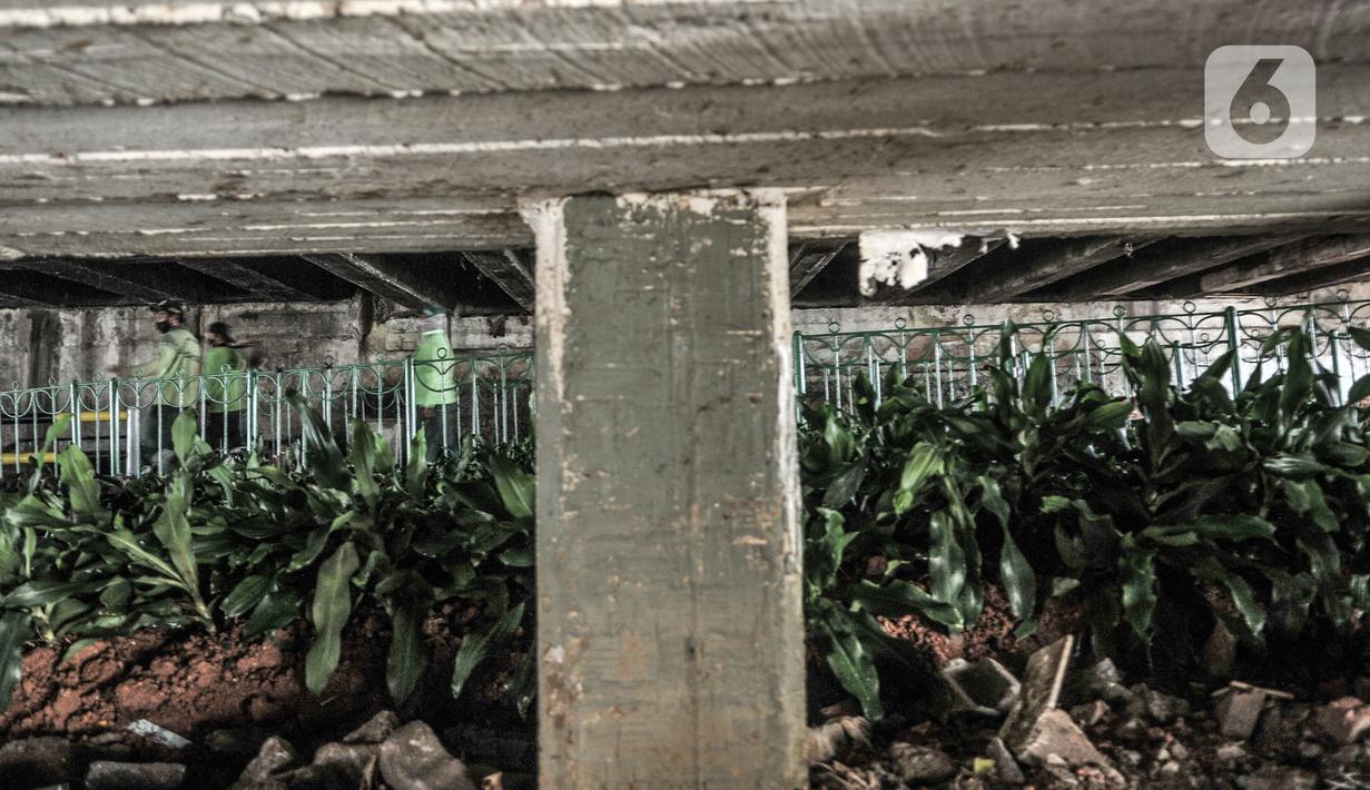 FOTO: Melihat Pembangunan Taman di Kolong Jembatan ...