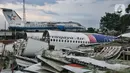 Bangkai pesawat saat berada di sebuah gudang di Desa Pondok Udik, Kabupaten Bogor, Minggu (9/1/2022). Sebelumnya 'kuburan' pesawat tersebut menjadi pemandangan unik bak sebuah bandara karena lokasi yang tepat berada di pinggir Jalan Raya Parung-Bogor. (merdeka.com/Iqbal S Nugroho)