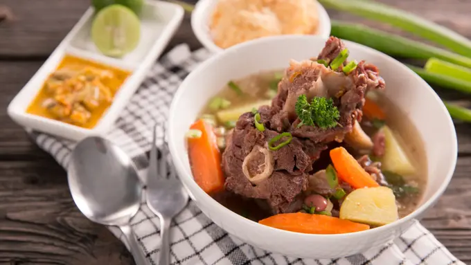 Aneka Sop Khas Nusantara yang Cocok Jadi Menu Keluarga Saat Musim Hujan