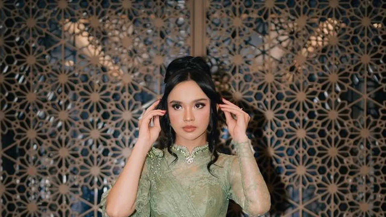 Pesona Kebaya Artis