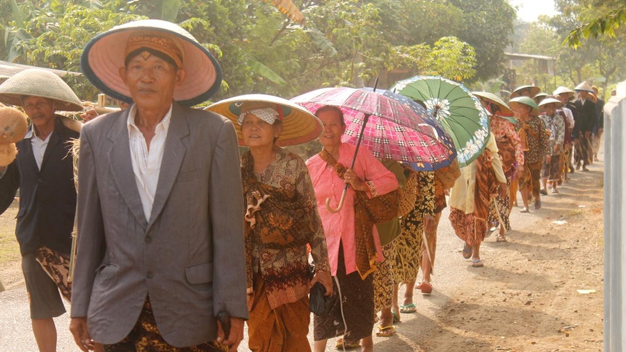 Masyarakat adat dan penganut Islam Kejawen di Kalikudi, Kecamatan Adipala, Kabupaten Cilacap, menggelar tradisi Pudunan.  (Foto: Liputan6.com/Muhamad Ridlo)