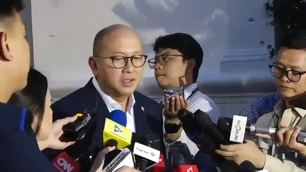 Presiden Prabowo Subianto meminta Menteri Investasi dan Hilirisasi/Kepala BKPM, Rosan Perkasa Roeslani, untuk memangkas sejumlah regulasi yang dinilai menghambat investasi. Dok Bakom