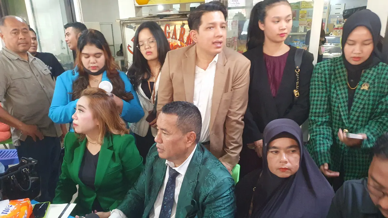 Hotman Paris menjadi kuasa hukum keluarga Imam Masykur, pemuda Aceh yang diculik dan dibunuh anggota TNI dan Paspampres.