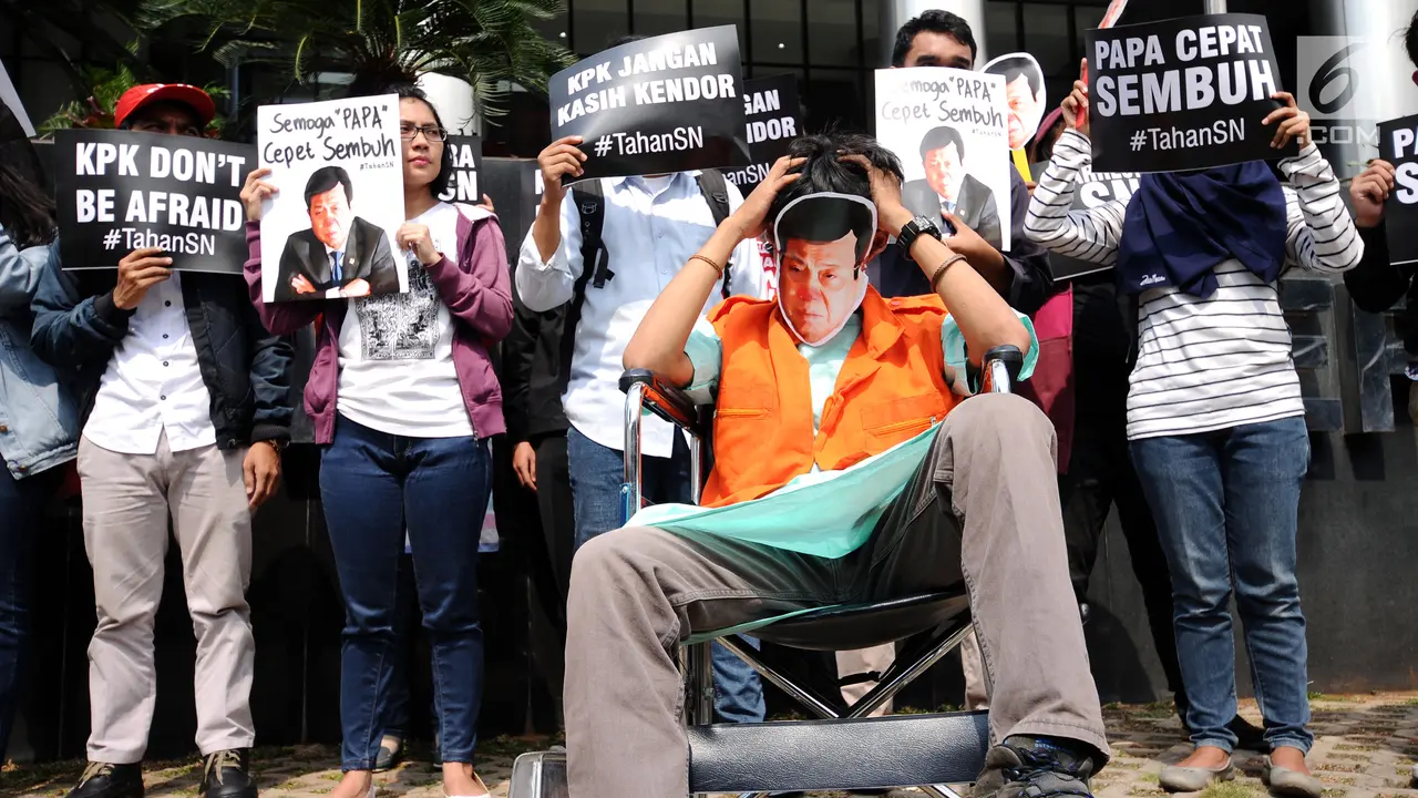 Tuntut Penahanan Setya Novanto, Aktivis Anti Korupsi Lakukan Aksi Teatrikal