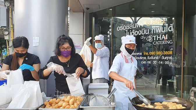 Thai Airways menjual adonan goreng atau odading (@lay_overs/Twitter).