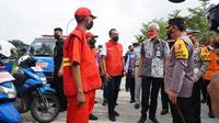 Kapolri bersama Gubernur Jawa Tengah, Kapolda Jawa Tengah dan didampingi oleh Executive General Manager Pertamina Patra Niaga Jawa Bagian Tengah, Dwi Puja Ariestya, melakukan kunjungan ke Gerbang Tol Kalikangkung di wilayah Semarang pada Rabu (27/04).