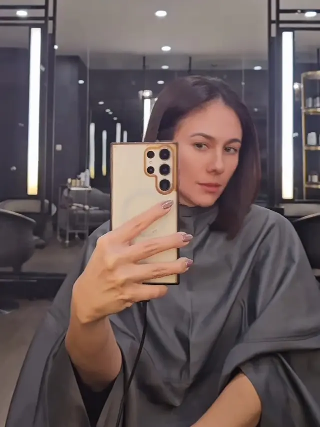 Wulan Guritno kini tampil dengan rambut baru. [@wulanguritno]
