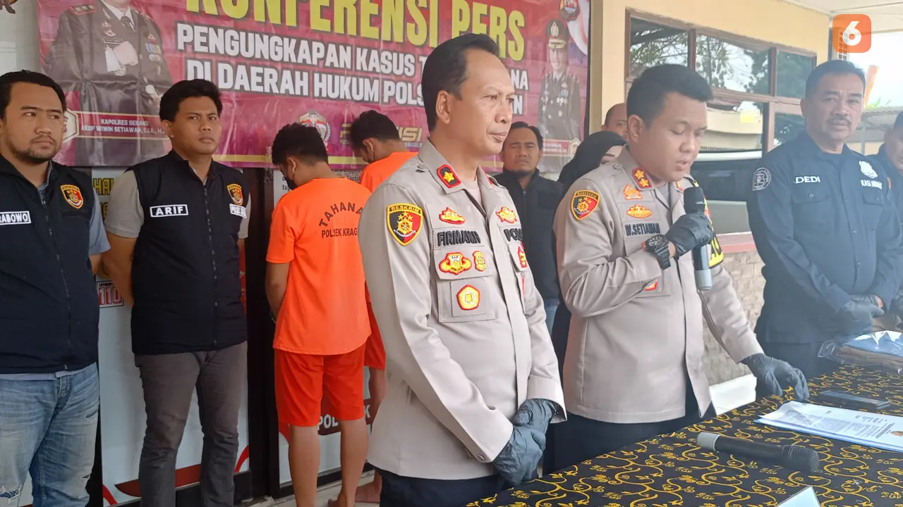 Penangkapan pelaku pembobol toko Alfamart. (Selasa, 21/11/2023). (Yandhi Deslatama/Liputan6.com).