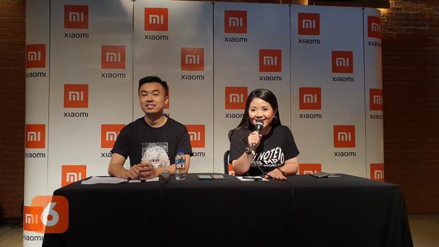 Country Director Xiaomi Indonesia Alvin Tse memamerkan Xiaomi Mi Note 10 Pro yang dirilis di Indonesia, Sabtu (4/1/2020).
