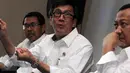 Menteri Hukum dan Hak Asasi Manusia, Yasonna H Laoly memberikan keterangan pers di Gedung Kemenkumham, Jakarta, (17/2).  MenkumHAM mengesahkan kembali surat kepengurusan DPP Partai Persatuan Pembangunan hasil Muktamar Bandung. (Liputan6.com/Helmi Afandi)