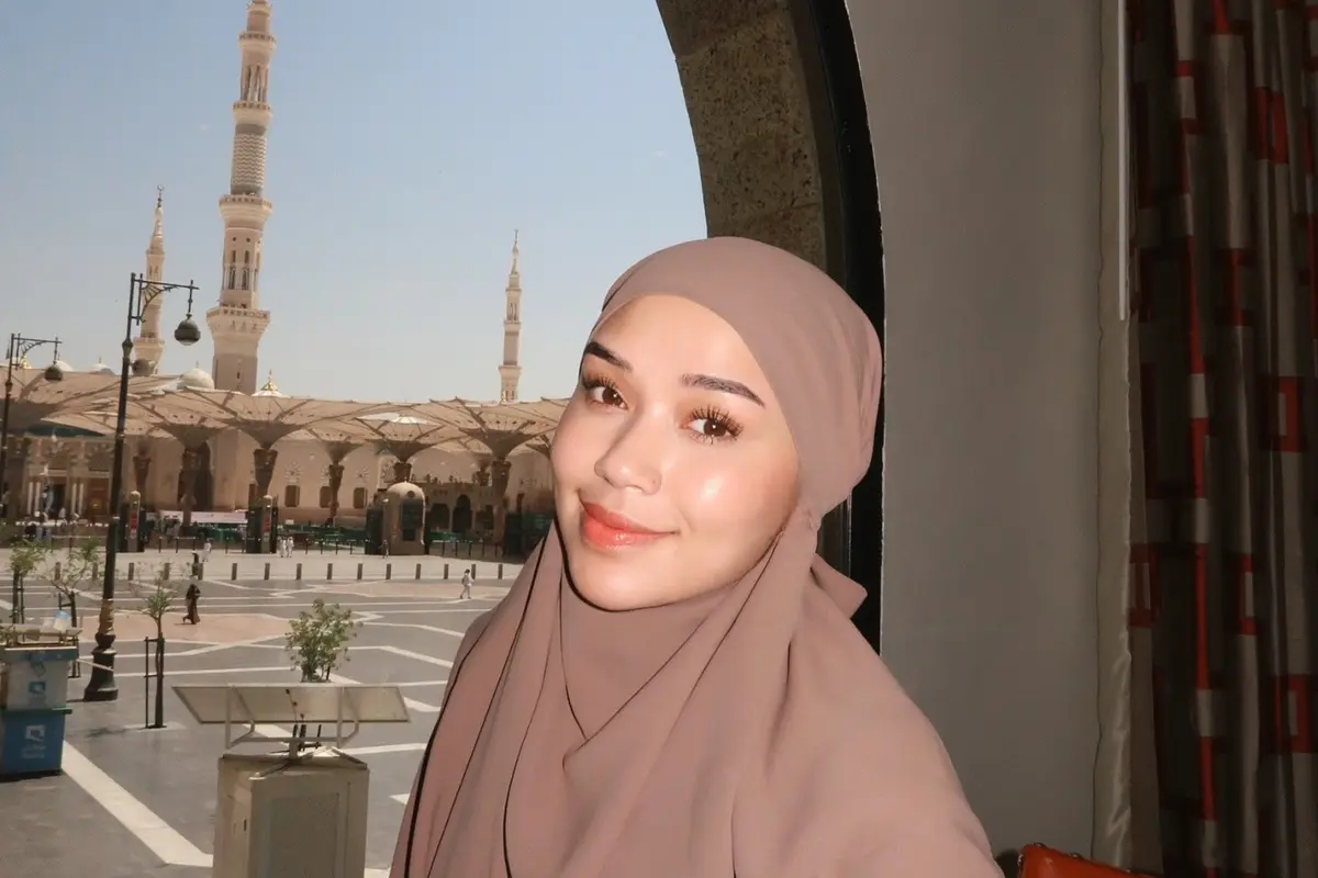 7 Momen Lula Lahfah Jalani Ibadah Umrah Bareng Sahabat, Banjir Sorotan Netizen
