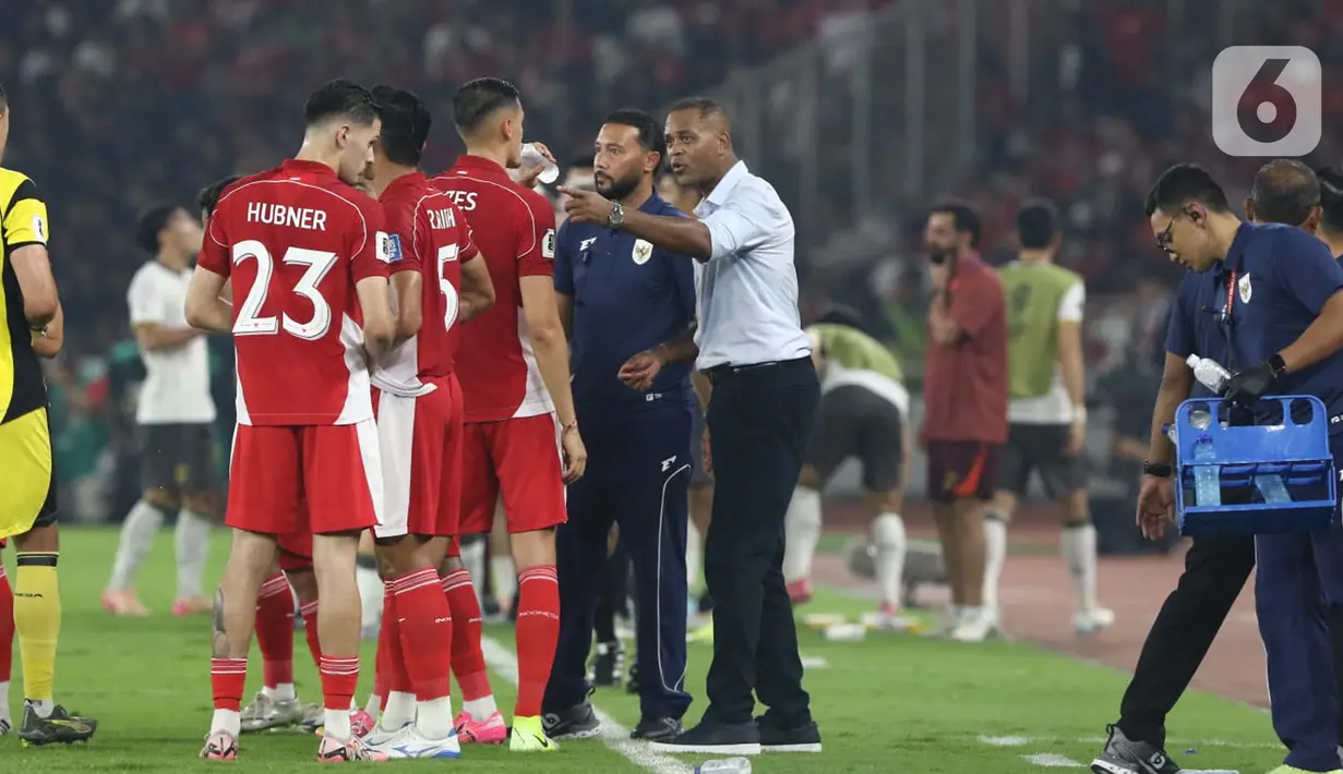 Timnas Indonesia bertarung melawan China pada lanjutan putaran ketiga kualifikasi Piala Dunia 2026 zona Asia grup C di Stadion Utama Gelora Bung Karno, Jakarta, Kamis (5/6/2025). (Liputan6.com/Angga Yuniar)