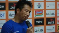Kiper Persib Bandung I Made Wirawan kecewa dengan hasil imbang kontra Tira Persikabo. (Liputan6.com/Huyogo Simbolon)