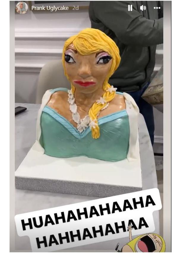 6 Potret Anak Fitri Tropica saat Dapat 'Ugly Cake', Ekspresinya Kocak