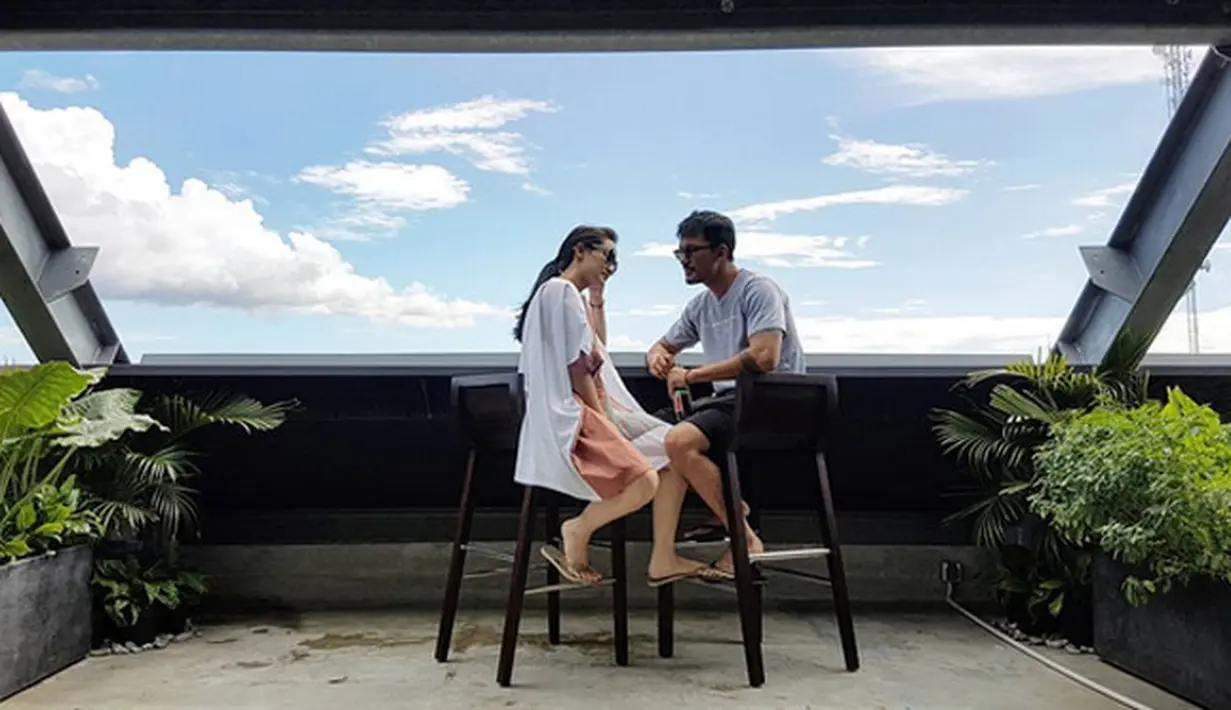 Seperti kebanyakan para ibu hamil, Atiqah Hasiholan juga merasakan ngidam pada kehamilan anak pertamanya ini. Tidak hanya Atiqah, hal yang sama juga dirasakan oleh sang suami, Rio Dewanto. (Instagram/atiqahhasiholan)