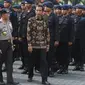 Presiden Jokowi didampingi Kapolri Jenderal Pol Tito Karnavian dan Wakapolri Komisaris Jenderal Syafruddin seusai meninjau pasukan setelah memimpin apel Korps Brimob Polri di Kelapa Dua, Depok, Jumat (11/11). (Liputan6.com/Immanuel Antonius)